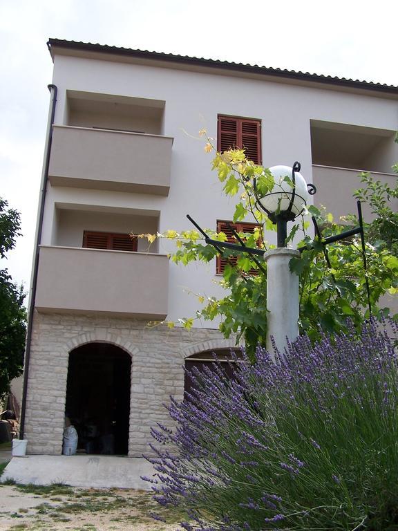Apartments Cezar Vinkuran Εξωτερικό φωτογραφία